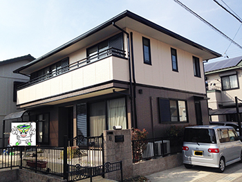 施工後、ピカピカの外壁に生まれ変わり、その後雨が降っても汚れる事なくキレイさを保っております。