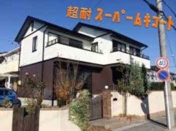 高級感あふれる2色仕様です。屋根も外壁の耐久性に合わせたタフグロスコート仕上げで塗装です☆