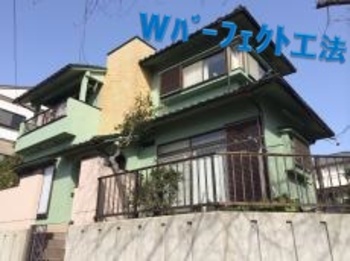 綿密で頑固な塗膜となるWパーフェクト工法にて施工！屋根瓦との配色もバッチリです☆