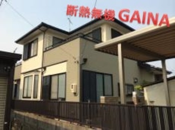 下地に合わせた2色仕上げ！帯はカバー工法、コーキングはプレミア仕様でのながもち塗装です☆