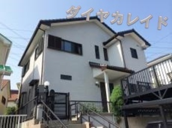 表情のある外壁にカラーフレーククリヤーで超耐久性を実現！