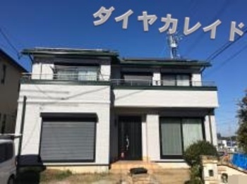 瓦色に合わせたモスグリーン色の付帯部が絶妙なアクセントになっていますね☆