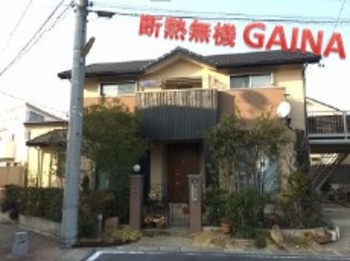 木目調と、くし目仕上げの色をアクセントとし、艶の強弱を出しました☆