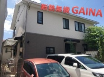 断熱トヨタホームに！壁に合わせた帯、軒樋・竪樋等の配色に拘りました☆