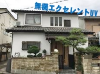 昔ながらのお家を無機塗装！艶を落としたオフホワイト色は鉄板ですね☆