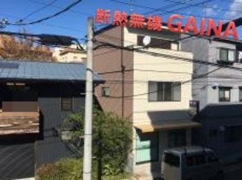 3階建てのテナントを断熱塗装！2面で色変えしてデザイン塗装です☆