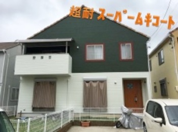 2Fを濃いめのグリーン色で塗装です！独創的でモダンなお家になりました☆