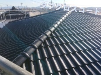 乾式コンクリート瓦を塗り替え！陶磁器タイルに合わせたブラック色の屋根で、これからもながもちする豪邸に☆