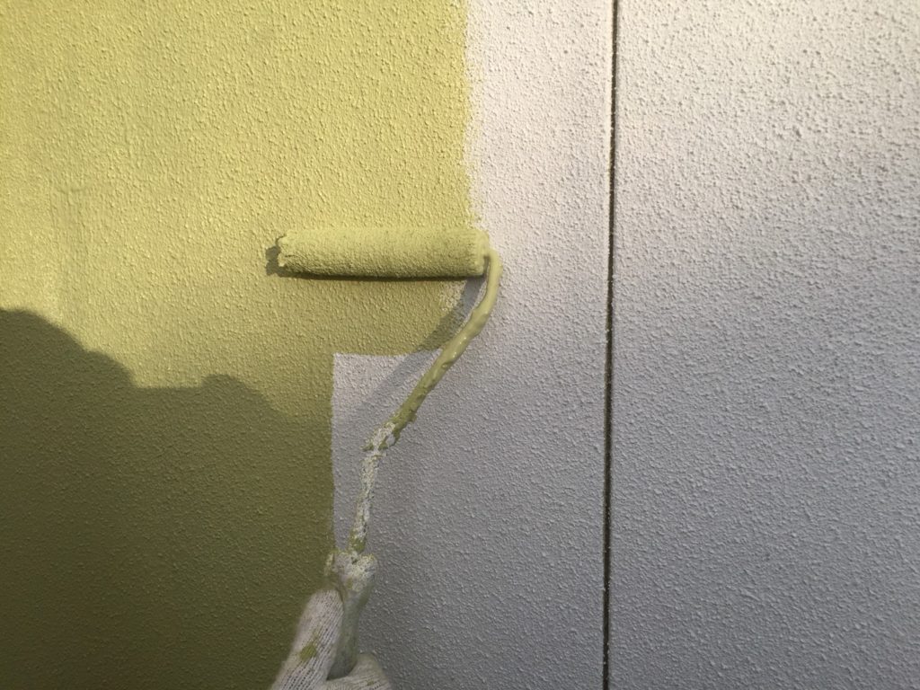 1F壁の中塗りを行います。<br />
