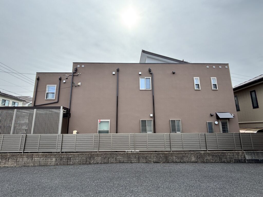 裏面の外壁もしっかり塗装できました☆