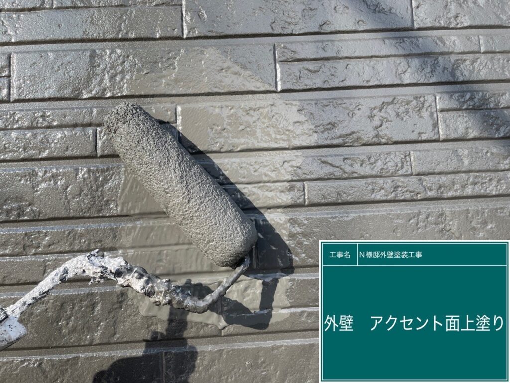 上塗りを行います。