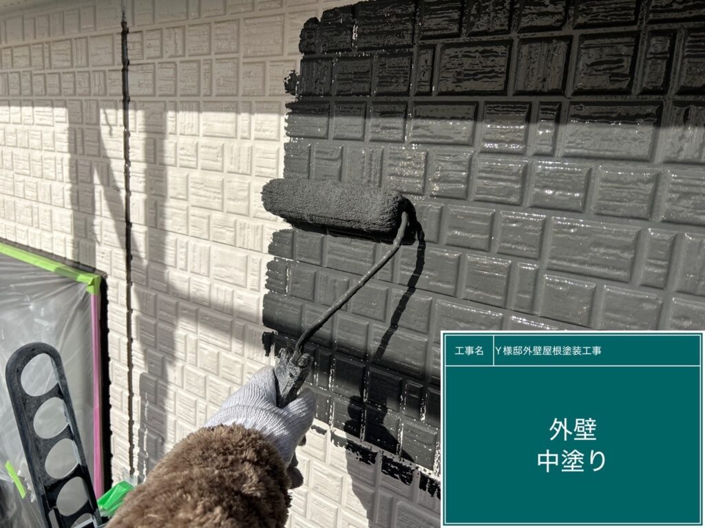 中塗りを行います。