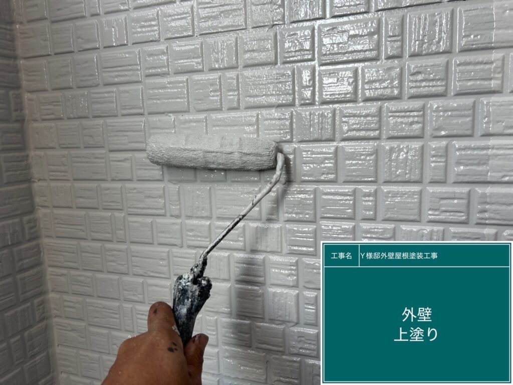 上塗りを行ないます。