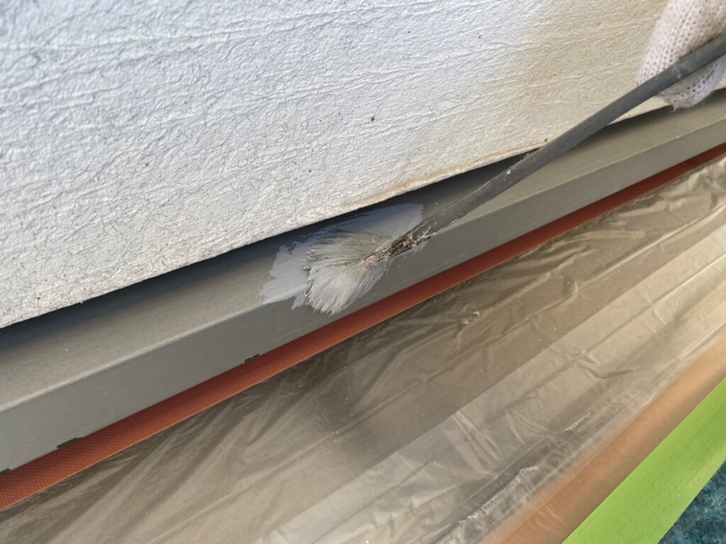 下塗りを行います。