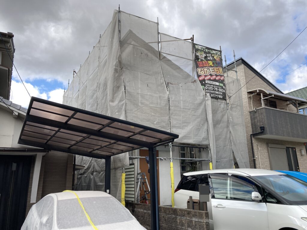 足場架け＆メッシュシート設置